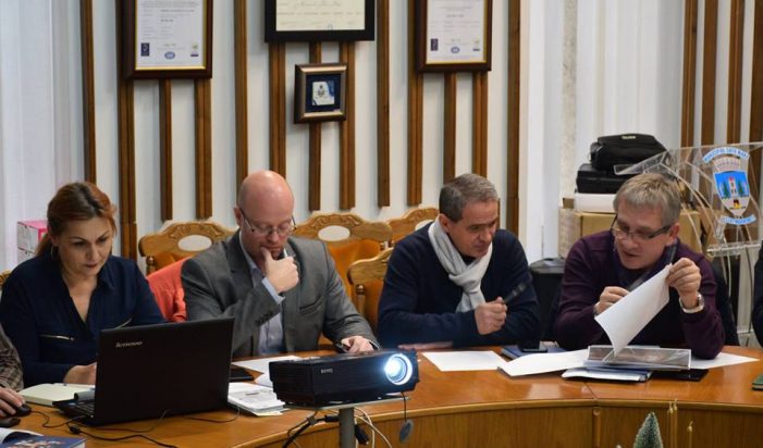 Furnizorii de marfa, incurca circulatia in centru. Cine spune asta