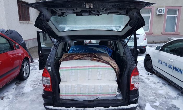 Contrabandisti opriti in trafic. Masini incarcate cu tigari (Foto)