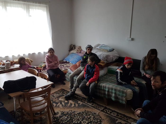 Tot mai multi oameni ajuta familia din Tataresti ! S-au strans peste 10.000 de euro !