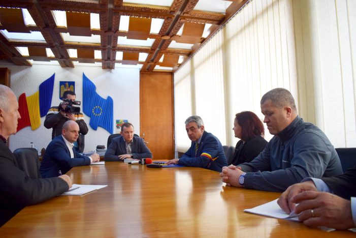 Sindicaliștii din învățământ au o listă de revendicări. Au prezentat-o prefectului
