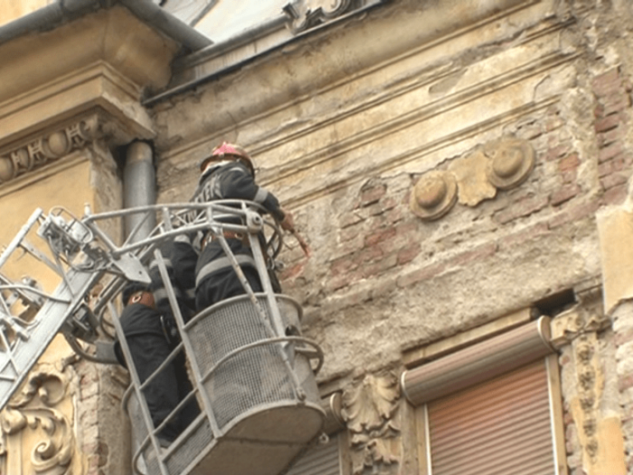 Vântul face ravagii în județ. Unde s-a intervenit