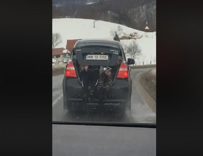 Teribilism sau inconstienta ? La plimbare in portbagaj (Foto&video)