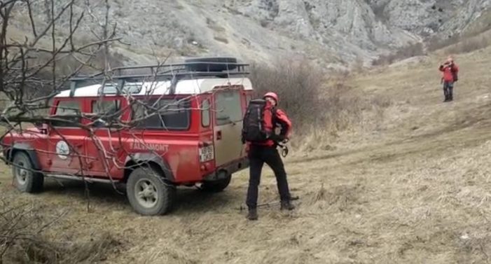 S-au ratacit prin munti. Doi tineri din Satu Mare, recuperati de Salvamont Alba (Foto&video)