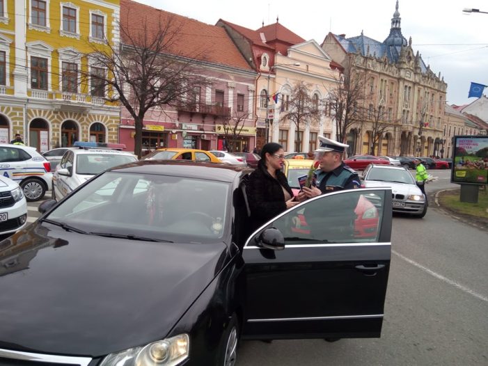 Șoferițele „amendate” cu flori (Foto)