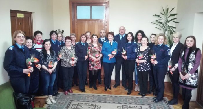 Zâmbete și flori, într-o zi specială (Foto)