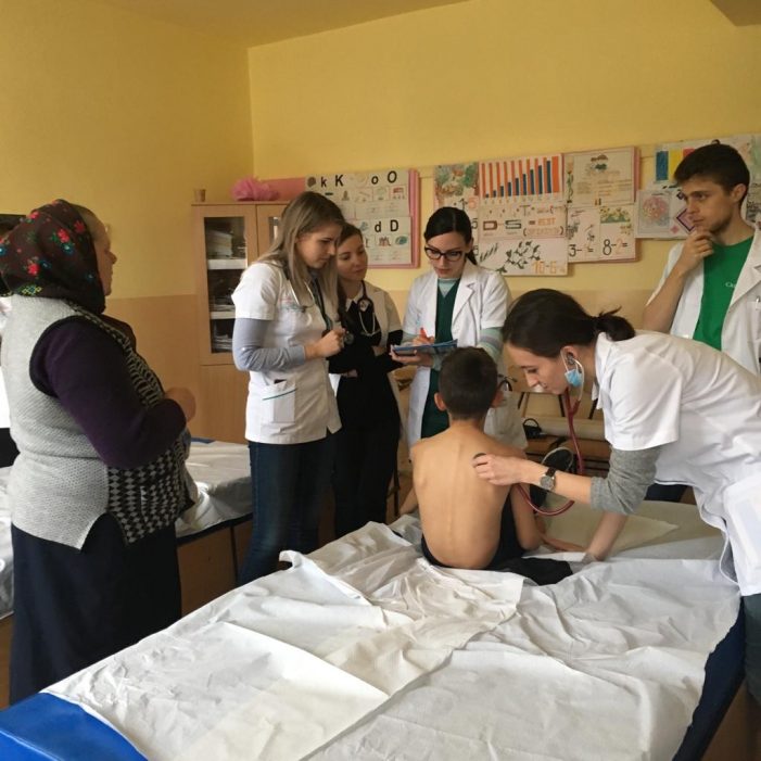 Consultații medicale gratuite într-o localitate din județ