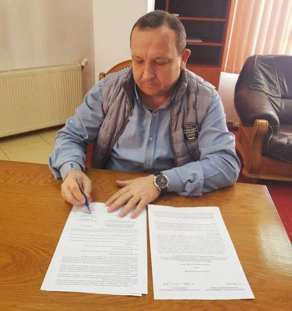 Școală nouă la Racșa. Primarul a semnat contractul