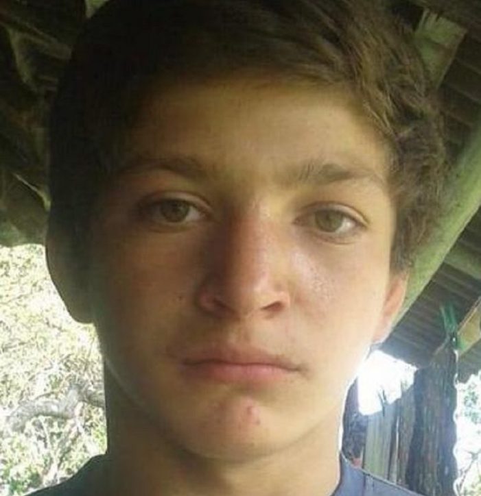 Băiat de 15 ani căutat de familie. Dacă îl vedeţi, apelaţi 112
