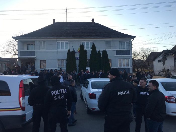 Razii în Ardud. 4 persoane duse la audieri