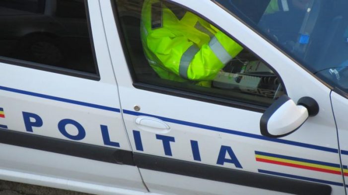 Șofer de 72 de ani, prins la volan cu permisul suspendat și remorcă neînmatriculată