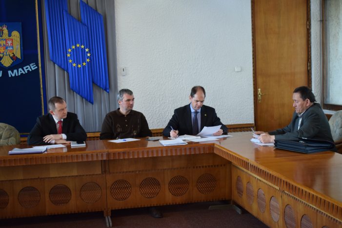 A pus gardul în drum. Oamenii cer ajutorul prefectului