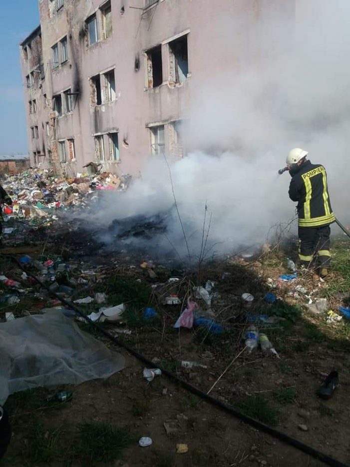 La un pas de tragedie ! Pompierii au oprit pârjolul (Foto)