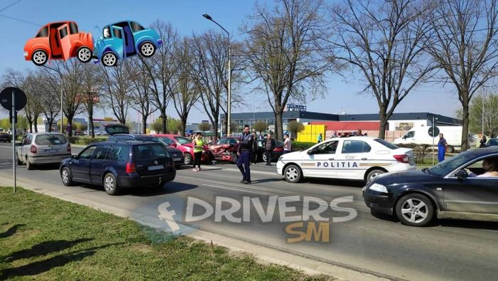 Accident în lanț. Patru mașini distruse (Foto)