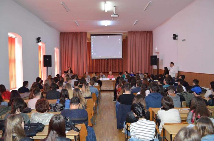 Lansarea campaniei „Informare Acasă, siguranță în lume!”. Deputatul Ioana Bran, la eveniment