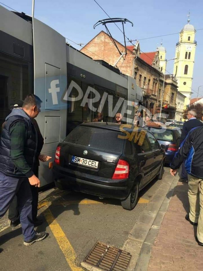Tramvai blocat de un sătmărean … la Oradea (Foto)