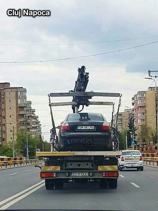 Mașină cu numere de Satu Mare, ridicată la Cluj-Napoca (Foto)