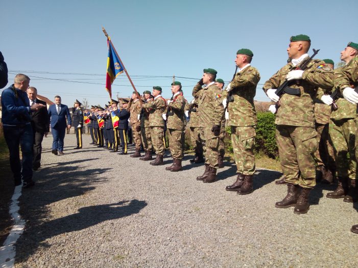 Ceremonial militar la Cimitirul Eroilor. Ministrul Gabriel Leș, prezent la eveniment (Foto)