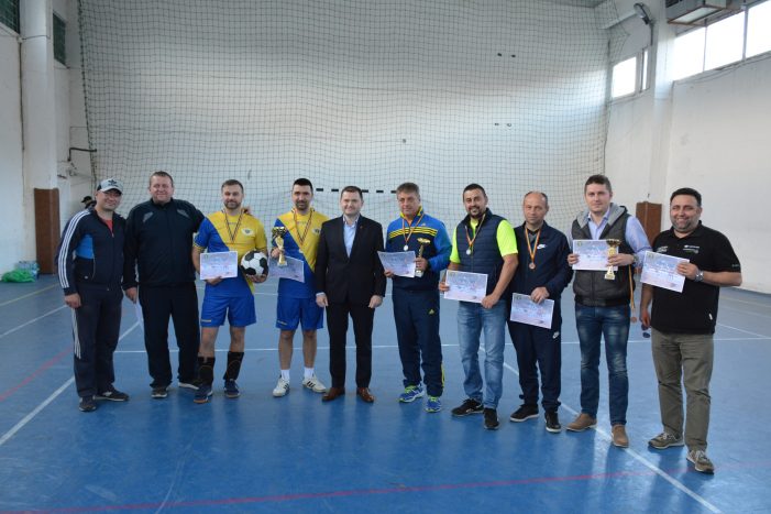 Cei mai buni polițiști la fotbal-tenis (Foto)