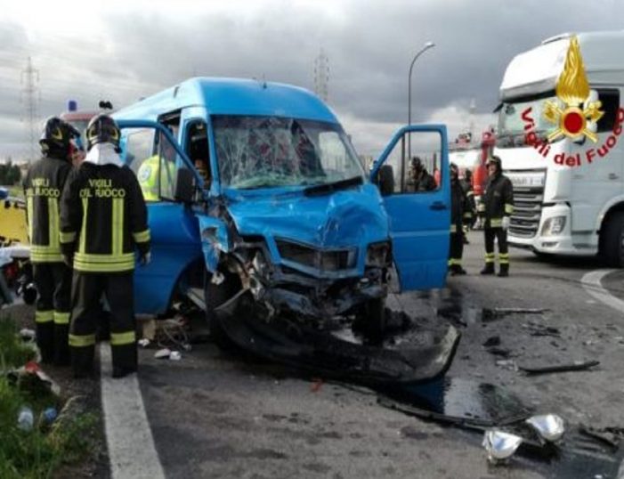 Trei români răniți într-un accident în Italia (Foto)