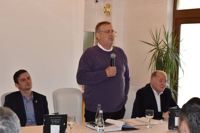 Dinescu și-a lansat „Colierul din bomboane …” la Satu Mare (Foto)