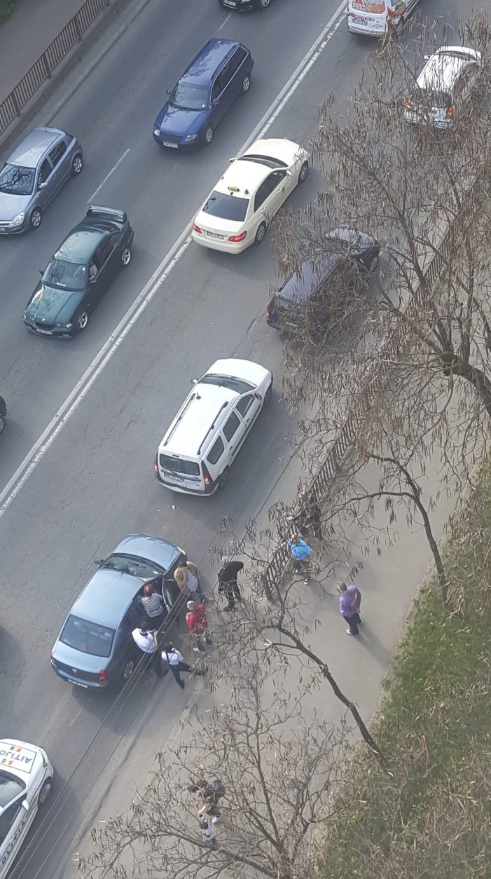 Accident cu patru mașini implicate. S-au făcut zob (Foto&video)