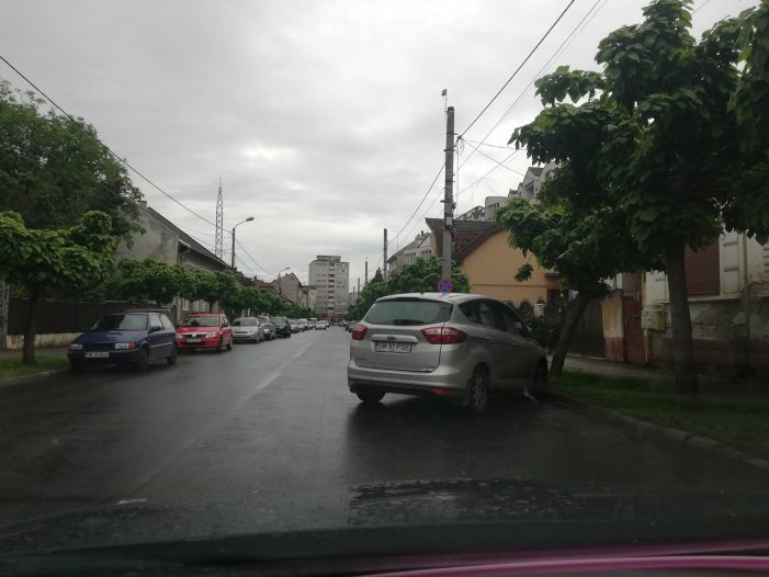 Chiar acum! Parcare de-a curmezișul în zonă semicentrală din Satu Mare