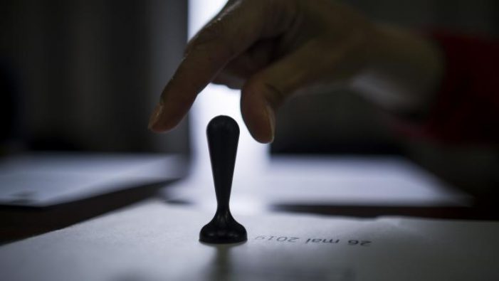 La jumătatea zilei, doar 15,81 % dintre sătmăreni au votat la europarlamentare și 13,75% pentru referendum