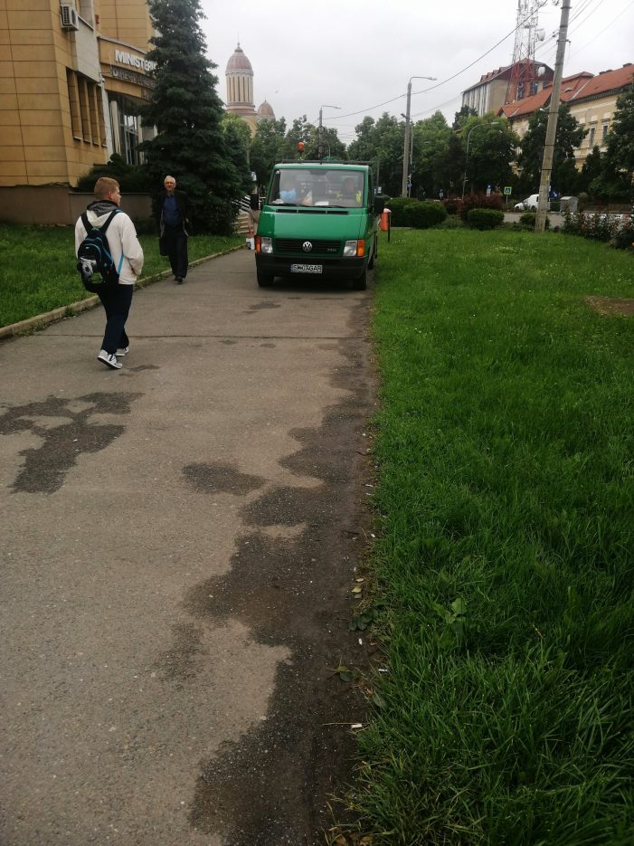 Cei de la Florisal au derogare de la primarul Kereskenyi? Că parchează ilegal fără probleme