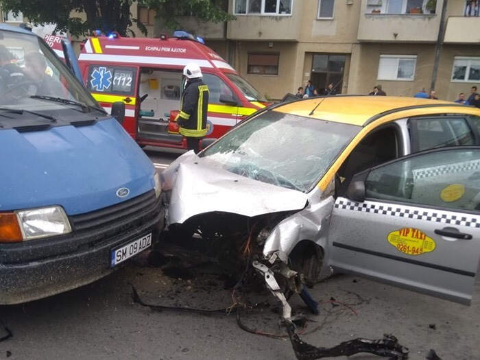 Grav accident pe Lucian Blaga. Trei mașini implicate (FOTO)