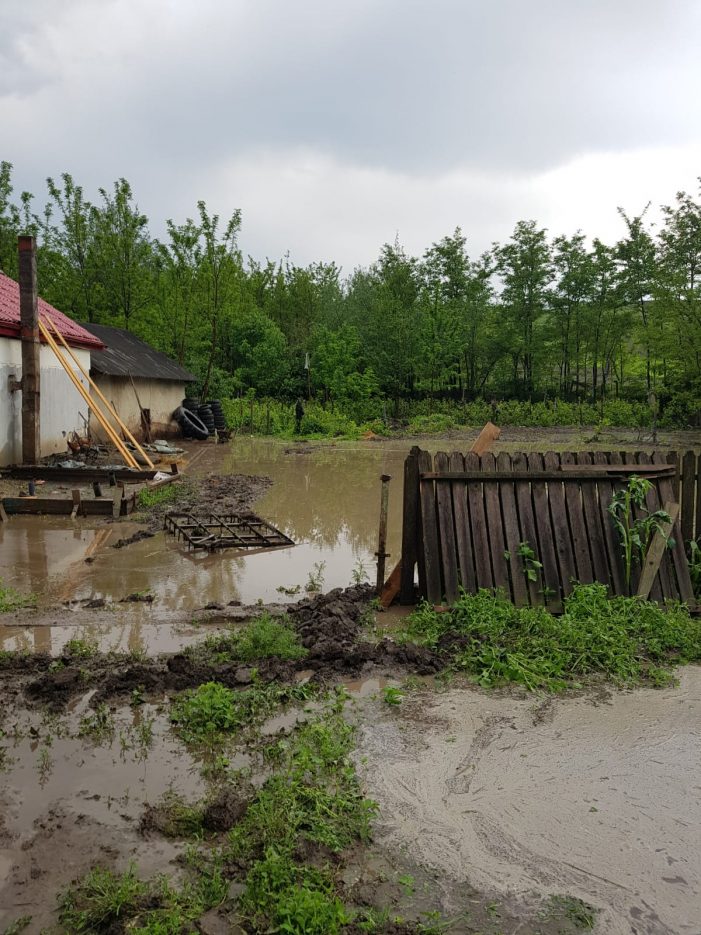 FOTO Au și început ! Inundații în Țara Oașului