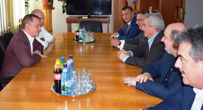 Tăriceanu – protocolar la Prefectură, promițător la Consiliul Județean
