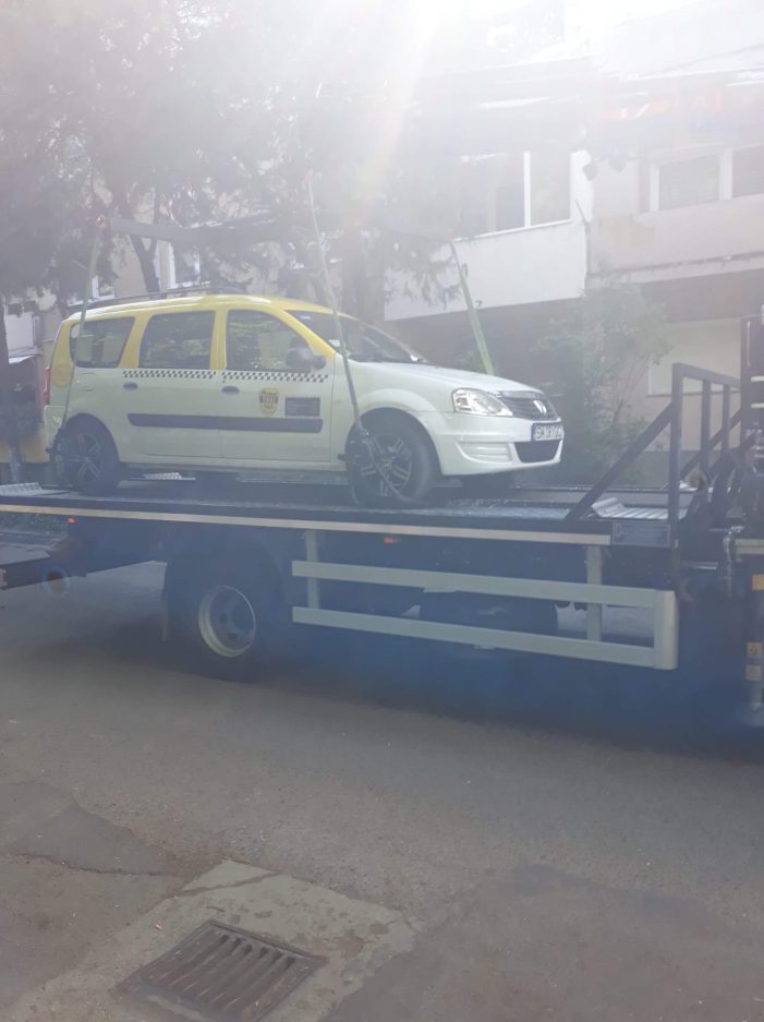 Mașina de ridicat parcatori aiurea nu iartă nimic – ridică și taxiurile ! Dar are program limitat