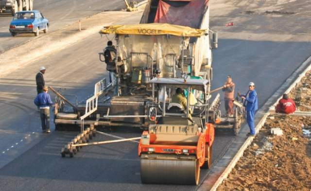 Super-construcție rutieră în două zile! Și ritm de melc la șoseaua de centură a Sătmarului (video)