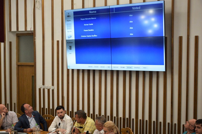 Tehnologie digitală nouă în sala de ședințe a Consiliului Local