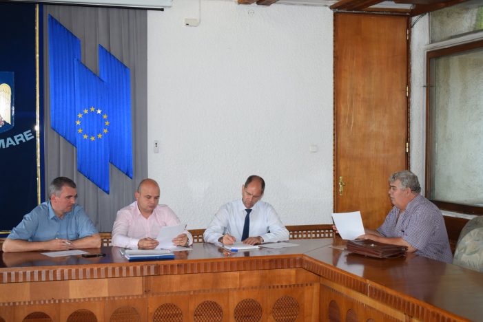 După 28 de ani de la apariția Legii fondului funciar, oamenii tot mai au probleme cu pământurile. Și le reclamă la prefectură