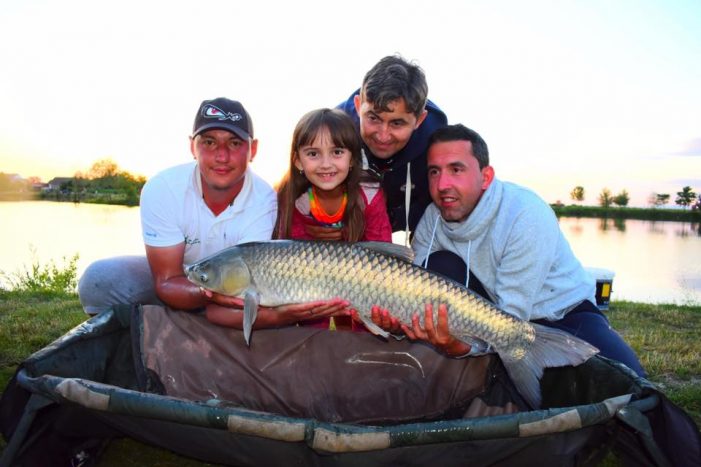 Sunt pescari nelăsați de neveste la pescuit. Mulți alții merg adesea cu copiii lor (galerie foto&video)