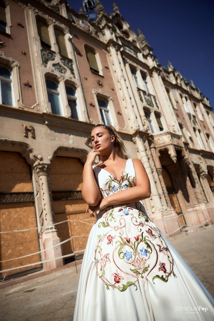 Satu Mare, un centru al modei superb-neconvenționale. Chiar și-n fața abandonatului hotel ”Dacia” (galerie foto)