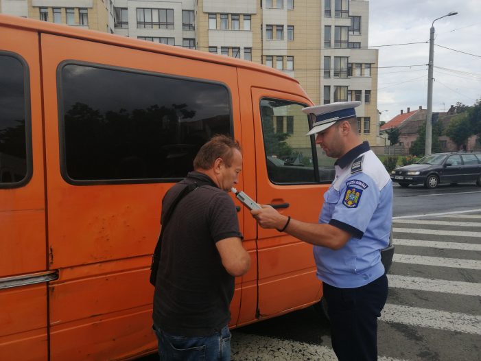 Verificări „la sânge” (uneori, la propriu) ale șoferilor de microbuze, camioane și autobuze (galerie foto-video)