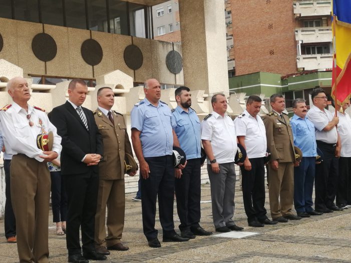 Fără discurs oficial. Un moment de reculegere în memoria fetelor de la Caracal, la Ziua Imnului Național (galerie foto-video)