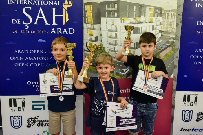 Micul șahist sătmărean Balazs Kovacs și-a spulberat adversarii la festivalul internațional ARAD OPEN 2019