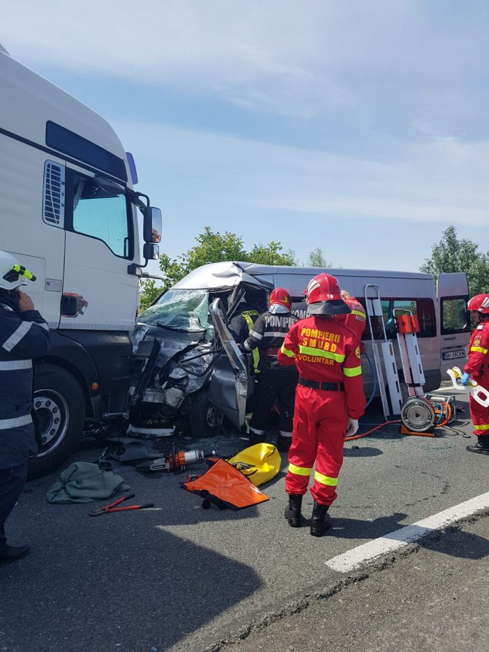 UPDATE FOTO-VIDEO. Accident cu cinci răniți după ciocnirea violentă a trei mașini