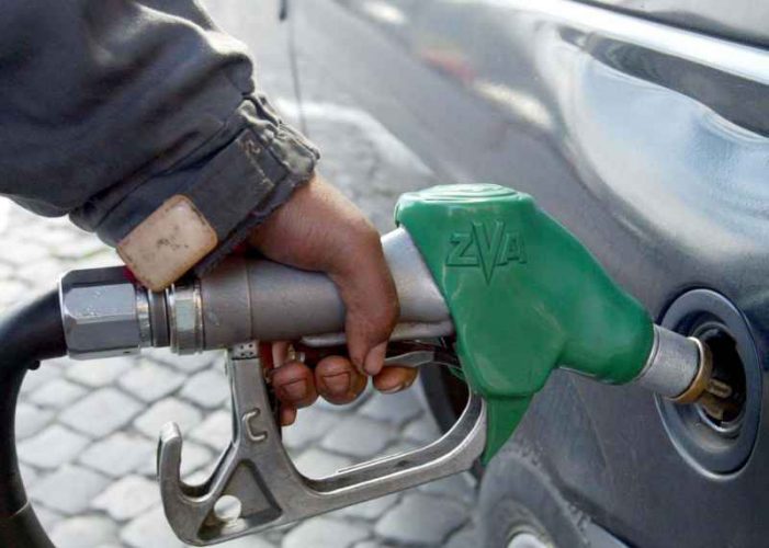 Șefii ANAF, ANPC, Consiliul Concurenței și ministrul Economiei, convocați de premier în criza prețului la carburanți