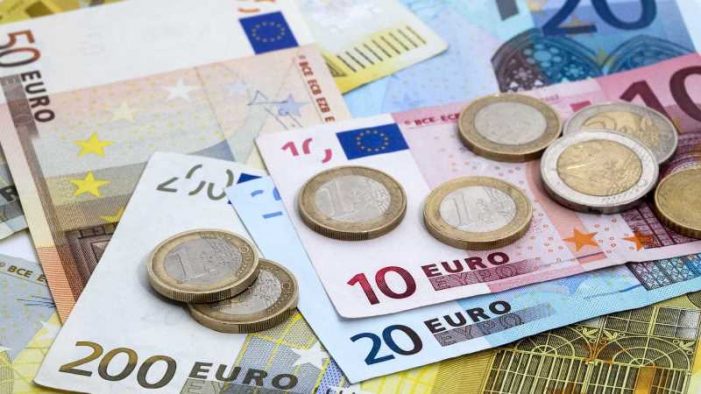 Euro a sarit de 5 lei !
