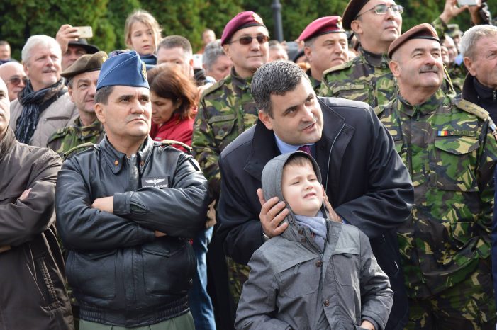 Ministrul Apărării, Gabriel Leș:”azi înțelegem mai profund dragostea aviatorilor pentru meseria lor frumoasă și riscantă”