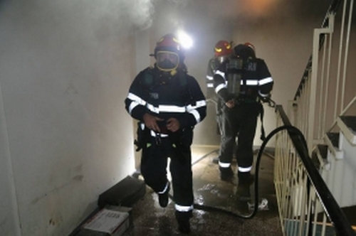 Incendiu la etajul 4 al unui bloc. Dintr-o cauză aparent banală
