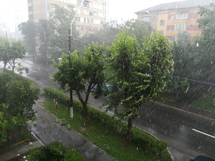 AVERTIZARE METEO. Risc de ploi torențiale, vijelii și grindină în județ