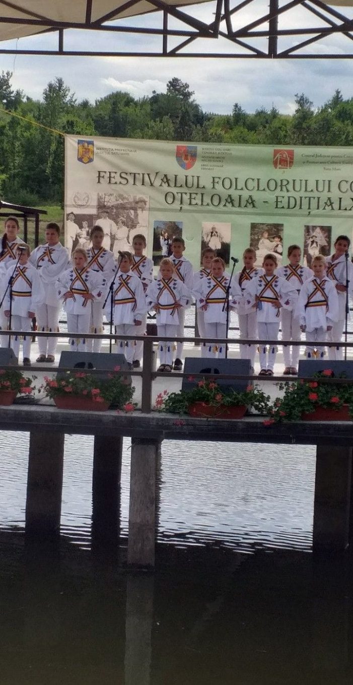 Festivalul folclorului codrenesc de la Oțeloaia – ediția a 63-a. Președintele Consiliului Județean a mers pe „autostrada Codrului” (galerie foto)