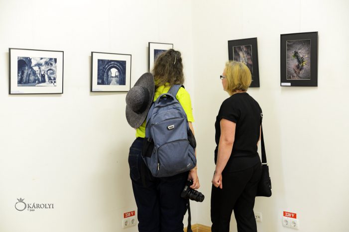 Artiști fotografi din Ungaria și-au expus „noile lor preferințe” la Carei (galerie foto)