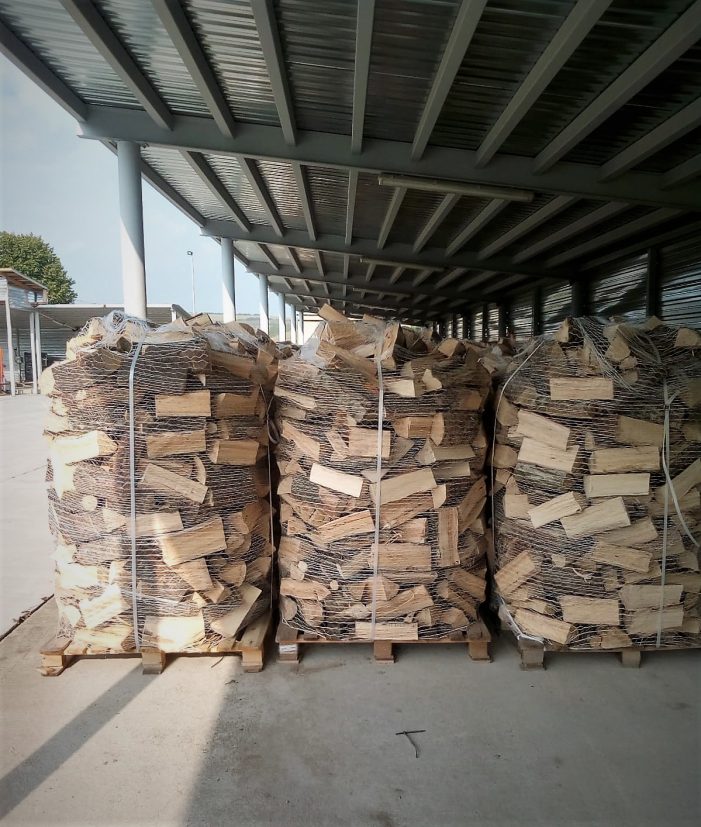 Ca să fie foc în sobă, la iarnă, ROMSILVA vinde ieftin din pădurile rămase. Care e prețul corect