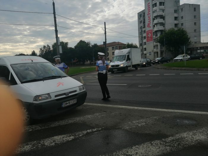 O grămadă de pietoni cu forța și amenzi uriașe